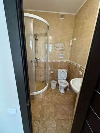 Гостевой дом Шолтатия Судак Трехместный номер с балконом-3