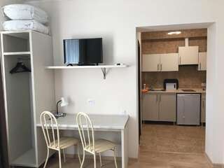 Гостевой дом Шолтатия Судак Номер с кухней-2