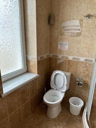 Гостевой дом Шолтатия Судак Трехместный номер с видом на сад-6